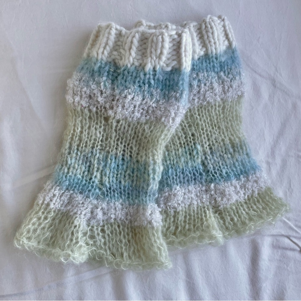Handknit Mohair Leg Warmer with Bows and Hearts - Picture 4 of 4